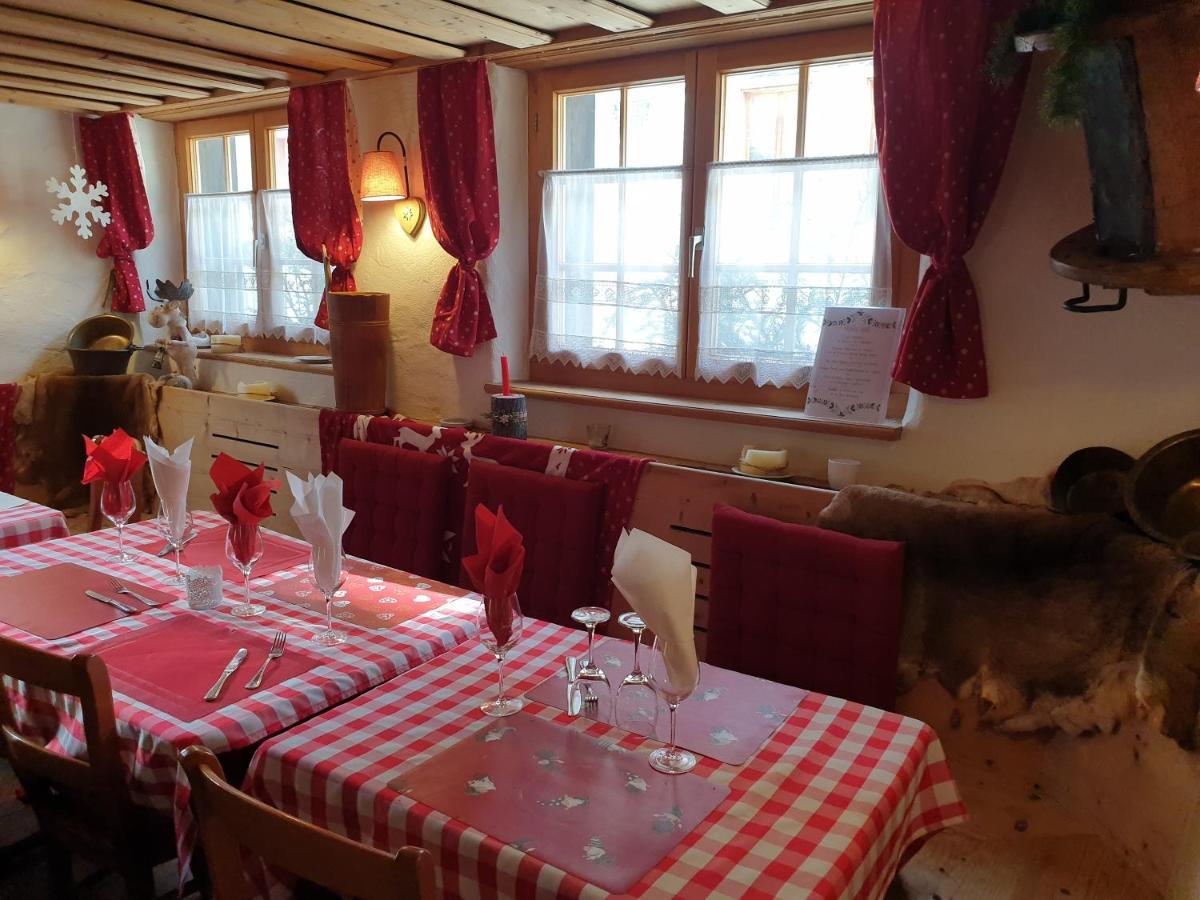 Auberge De L'Ours Vers L'Eglise Bagian luar foto