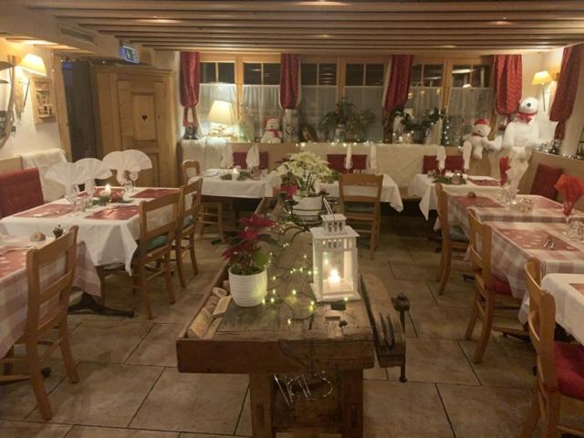 Auberge De L'Ours Vers L'Eglise Bagian luar foto